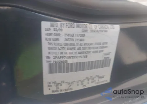 1999 Ford Crown Victoria Lx z USA, uszkodzony, nr VIN 2FAFP74W3XX192755